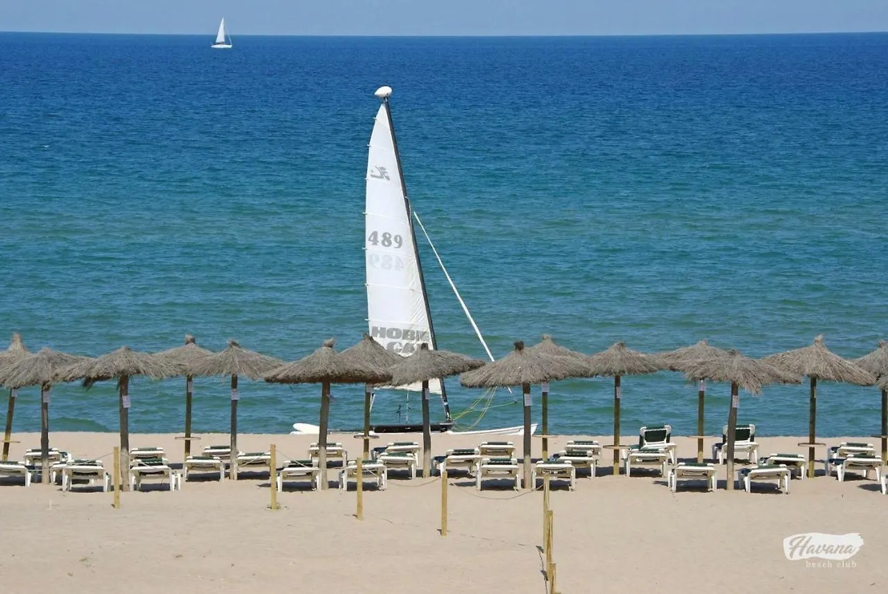 פאלס Apartaments Beach & Golf Resort דירה